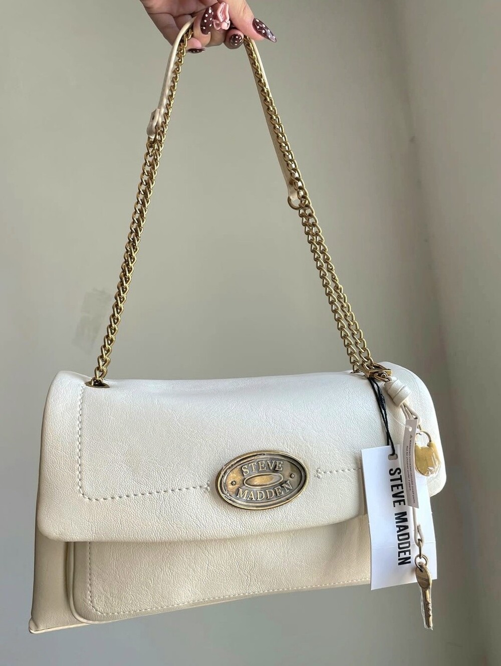 Steve Madden Cream Leather Shoulder Bag with Gold Chain Strap and Logo Plaque